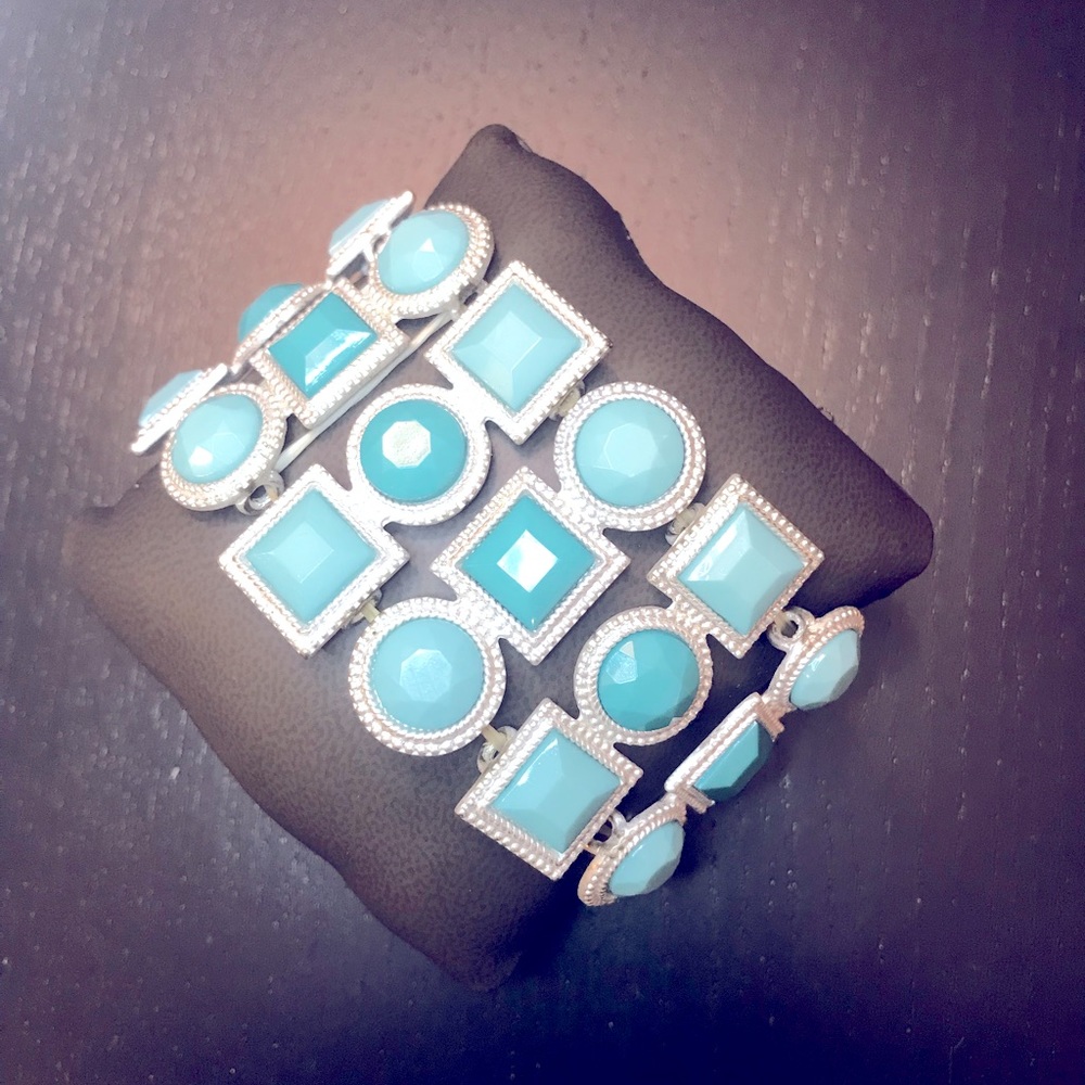Costume jewelry bracelet